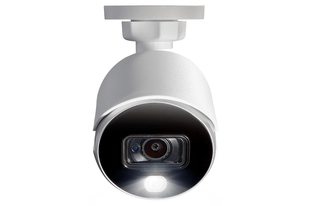 Lorex 4K Analog Active Deterrence Security Camera - Image 3