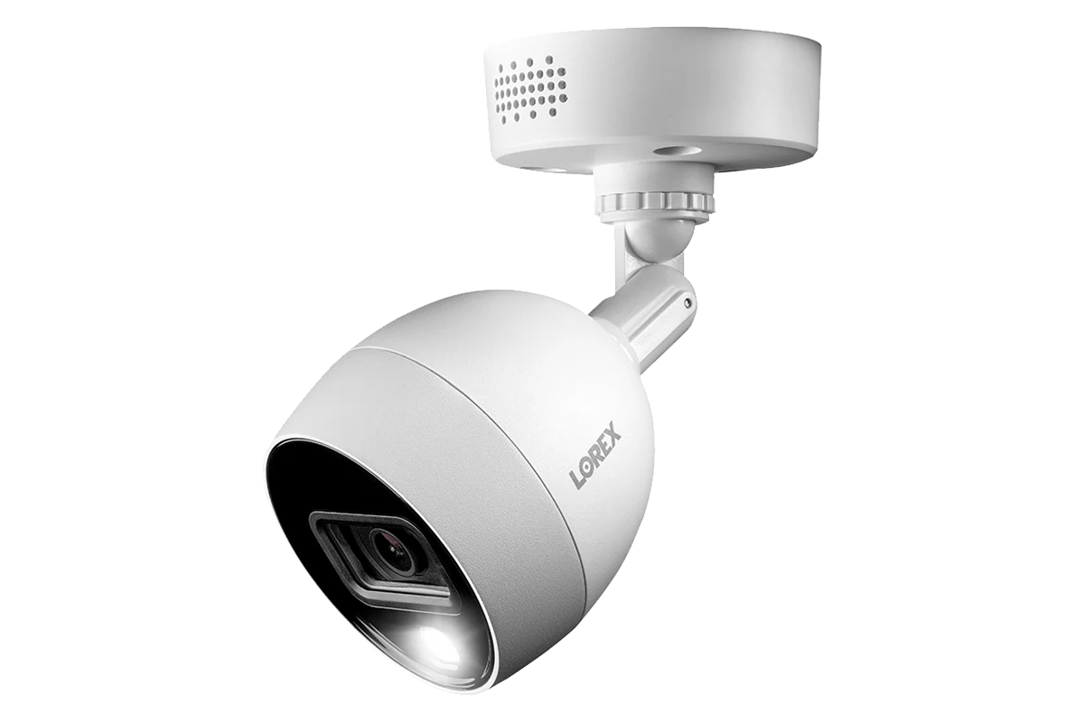 Lorex 4K Analog Active Deterrence Security Camera - Image 4